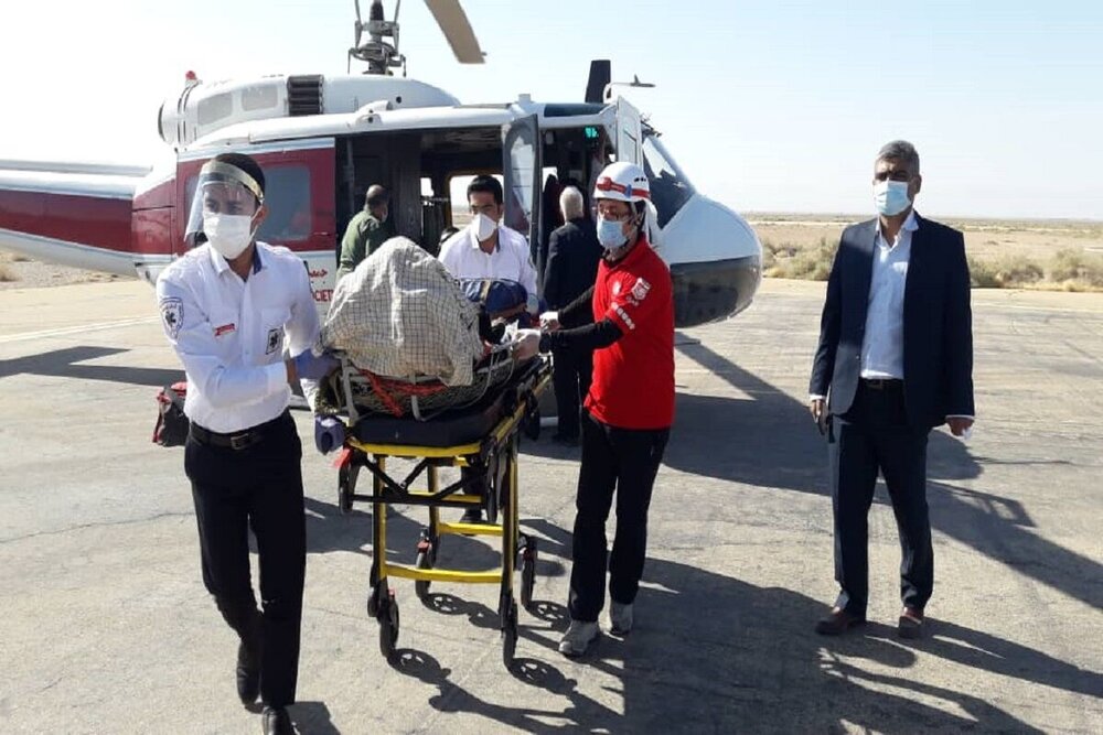 ۷ نفر از سرنشینان حادثه صبح امروز با بالگرد امدادی به ازنا انتقال یافتند ۷ نفر از سرنشینان حادثه صبح امروز با بالگرد امدادی به ازنا انتقال یافتند