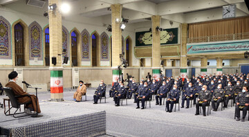 دیدار جمعی از فرماندهان نیروی هوایی ارتش با رهبرانقلاب