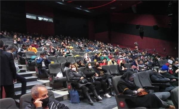 افزایش ۱۰ درصدی استقبال از فیلمهای جشنواره فجر در کردستان افزایش ۱۰ درصدی استقبال از فیلمهای جشنواره فجر در کردستان