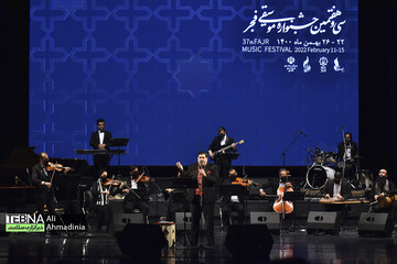 اجرای سالار عقیلی در سی و هفتمین جشنواره موسیقی فجر