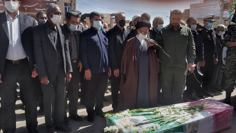 حضور پرشور جوانان هلال احمر سیرجان در مراسم تشیعع جانباز شهید حاج تهمتن صادقی