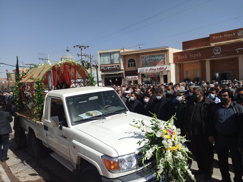 حضور پرشور جوانان هلال احمر سیرجان در مراسم تشیعع جانباز شهید حاج تهمتن صادقی