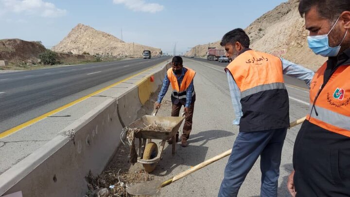 هزار کیلومتر از حریم راه‌ های جنوب استان کرمان پاک سازی شد