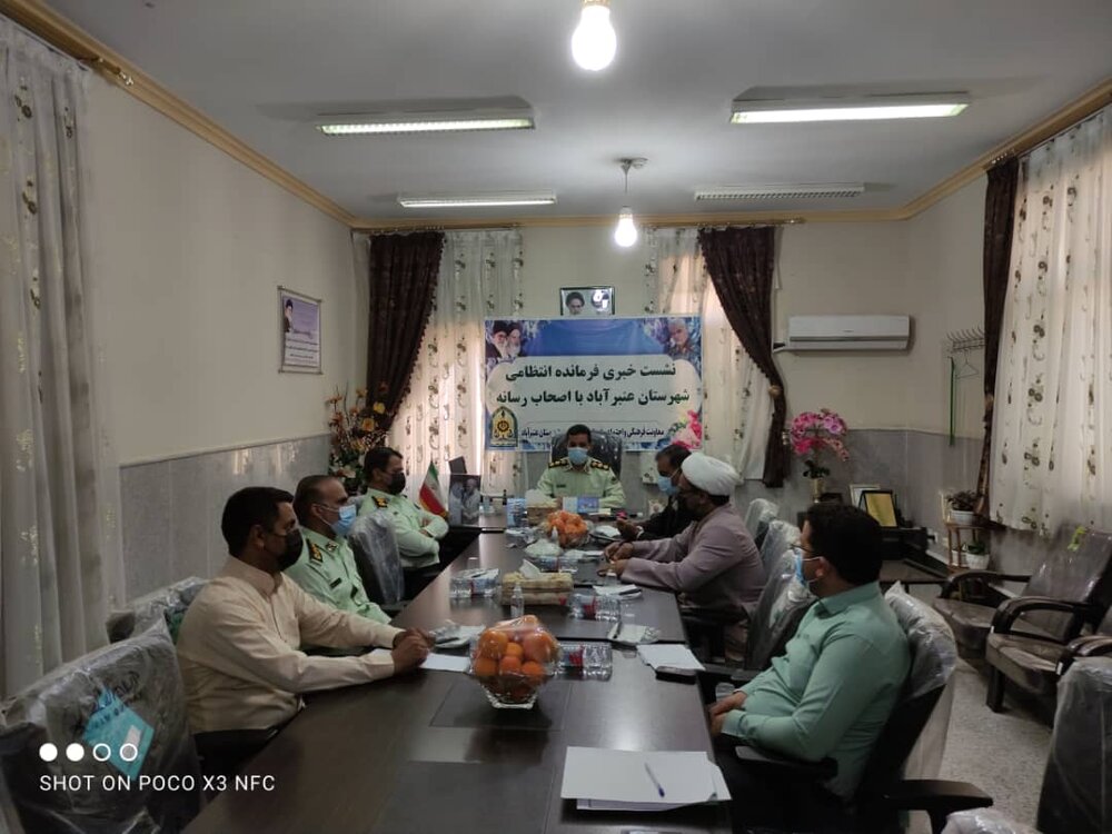 نشست خبری فرمانده نیروی انتظامی عنبرآباد با اصحاب رسانه این شهرستان