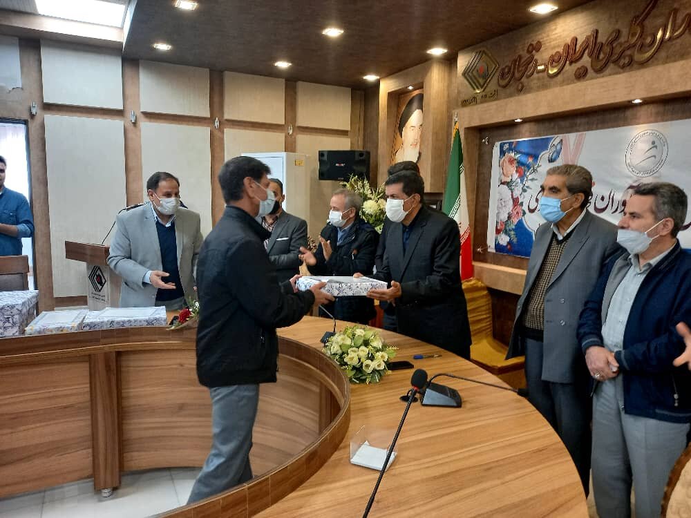 تجلیل از قهرمانان هیات ورزش بیماران خاص و پیوند اعضای استان زنجان برگزار شد
تجلیل از قهرمانان هیات ورزش بیماران خاص و پیوند اعضای استان زنجان برگزار شد