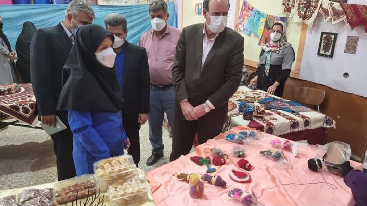 افتتاح نمایشگاه هنرهای دستی و مشاغل خانگی در زرند