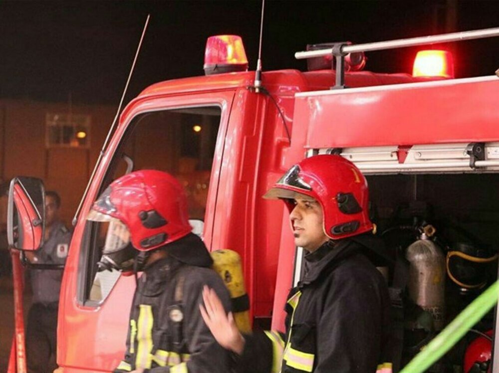 آتش نشانان کرمانی، با اقدام به موقع از فاجعه ای بزرگ جلوگیری کردند
