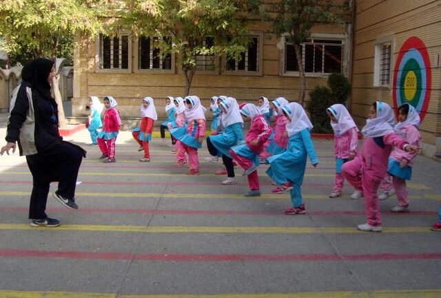 عیدی ورزشی نمایندگان مجلس شورای اسلامی به دانش‌آموزان
