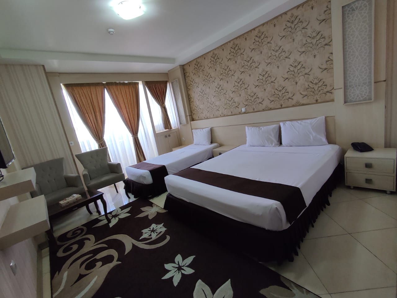 هتل نماز مشهد مجموعه ای فرهنگی _ اقامتی میزبان زائران حضرت رضا (ع) است.