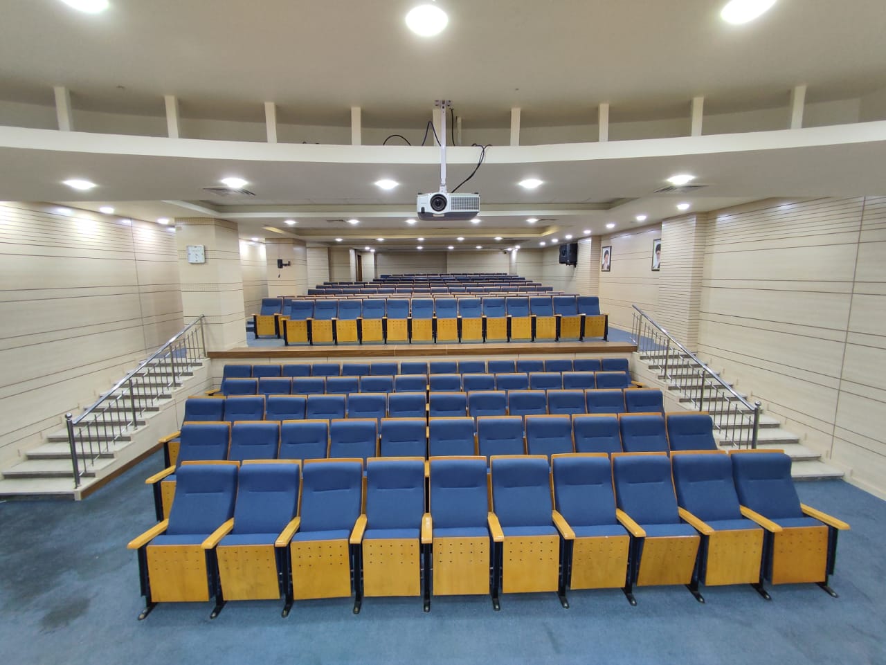 هتل نماز مشهد مجموعه ای فرهنگی _ اقامتی میزبان زائران حضرت رضا (ع) است.