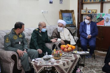 دیدار معاون هماهنگ کننده ستاد کل نیروهای مسلح با خانواده شهید مدافع حرم در رودسر