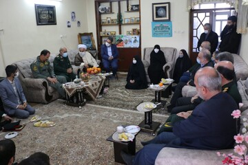 دیدار معاون هماهنگ کننده ستاد کل نیروهای مسلح با خانواده شهید مدافع حرم در رودسر