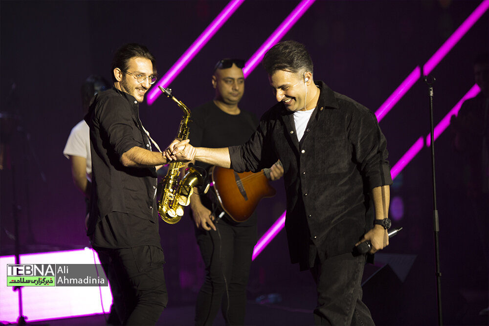 اولین اجرا قطعه «نه نمیارم» عیدی علیرضا طلیسچی در کنسرت تهران