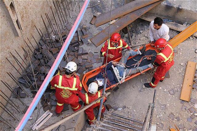 سقوط کارگر ساختمانی از طبقه چهارم یک ساختمان در کرمان