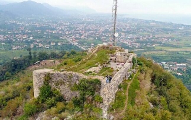 واگذاری قلعه تاریخی مارکوه به بخش خصوصی