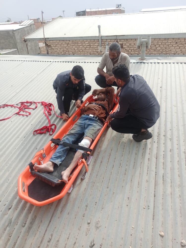 سقوط دو کارگر ساختمانی از طبقۀ چهارم یک ساختمان در کرمان