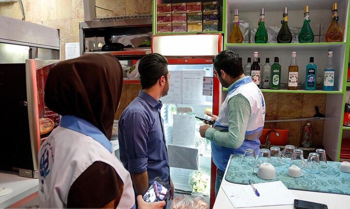 کشف و معدوم سازی انواع مواد غذایی تاریخ گذشته در فیروزآباد فارس