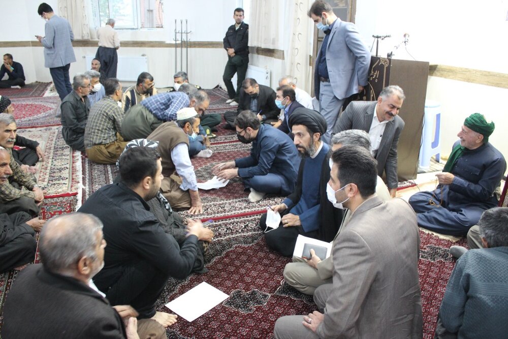 رئیس کل دادگستری کردستان  به مشکلات حقوقی نمازگزاران محله «فرجه» سنندج رسیدگی کرد