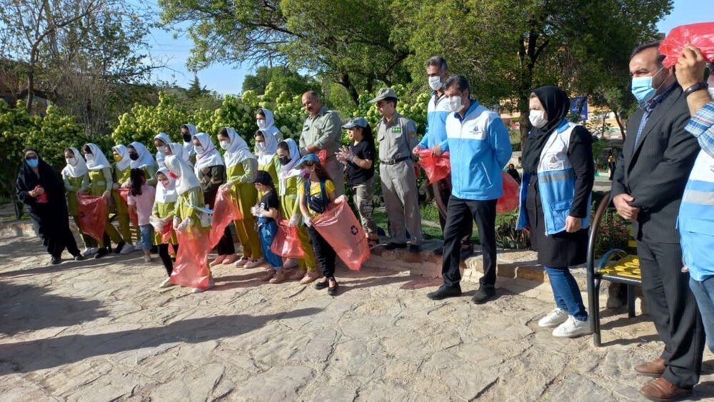 مراسم گرامیداشت روزجهانی زمین پاک در سنندج برگزار شد