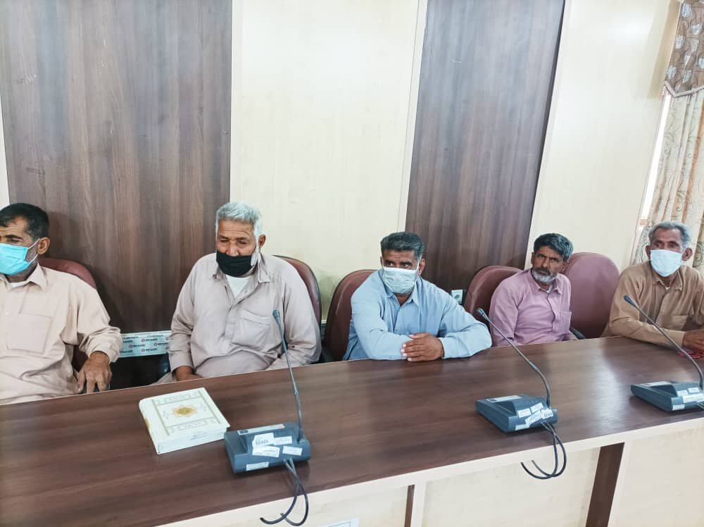 بررسی مشکلات کشاورزان ریگان