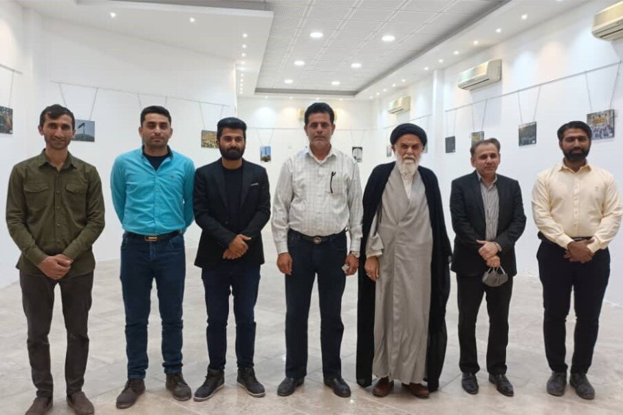 گشایش نمایشگاه سومین جشنواره عکس «حرم» در لارستان
