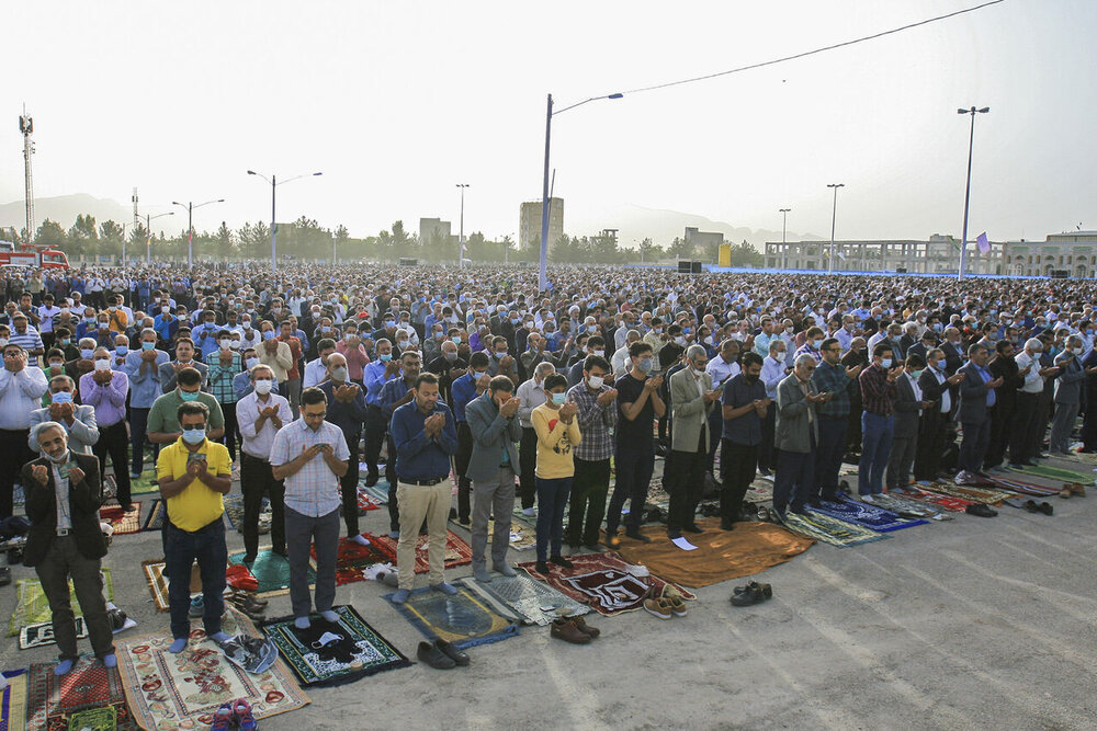 اقامه با شکوه نماز عید فطر در استان کرمان