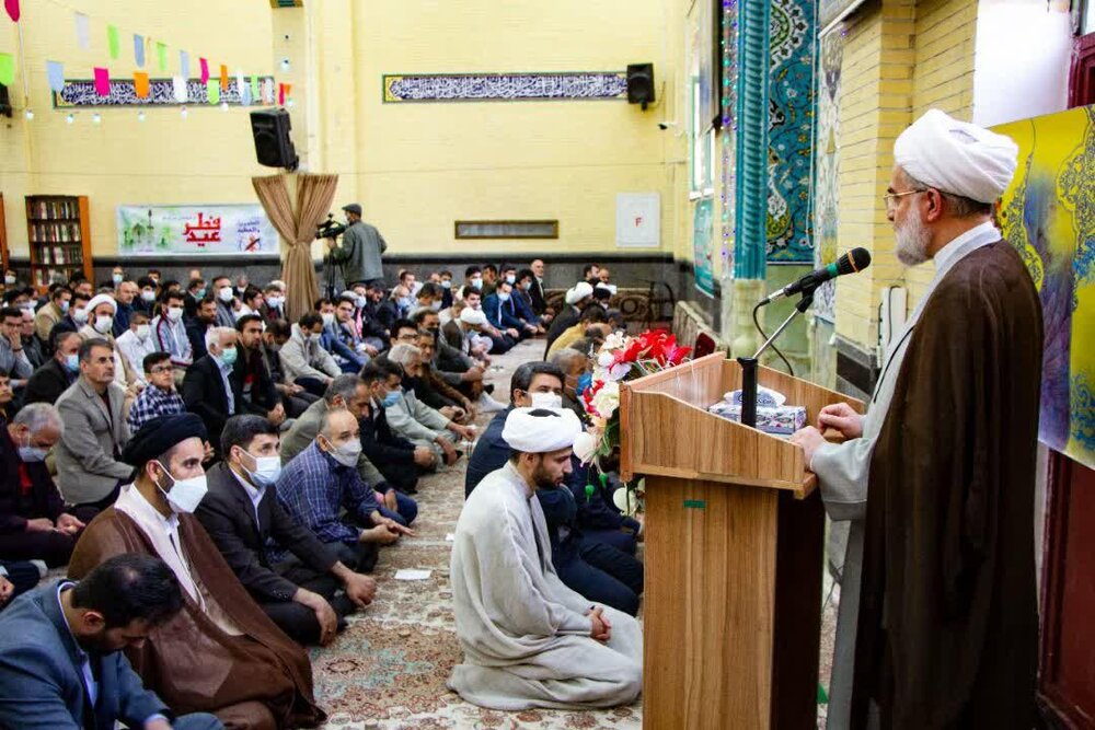 جهاد تبیین لقلقه زبان نشود/دولتمردان برای رفع مشکلات مردم تلاش کنند