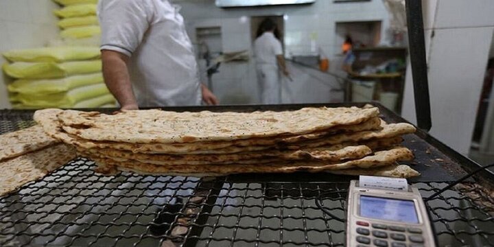 تجهیز نانوایی‌های زنجان به کارت‌خوان‌ هوشمند/ خرید نان توسط مردم با کارت بانکی