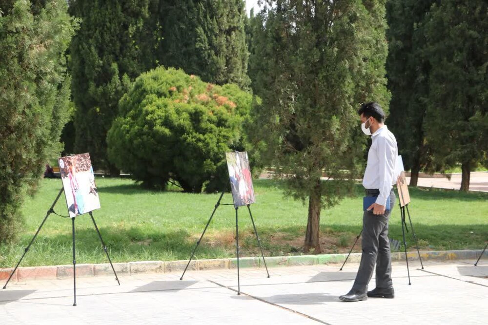 برپایی نمایشگاه عکس "یک قرن خدمت بی منت" در شهرستان بیرجند