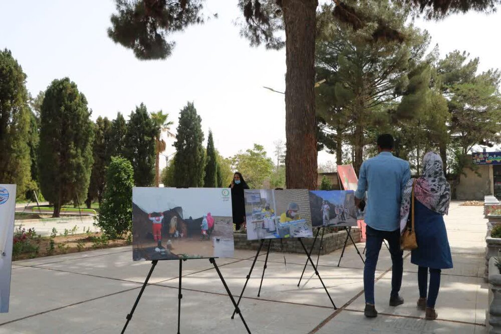 برپایی نمایشگاه عکس "یک قرن خدمت بی منت" در شهرستان بیرجند