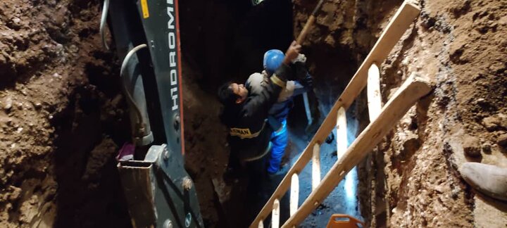 نجات کارگران پروژه فاضلاب شهری کرمان از زیر آوار