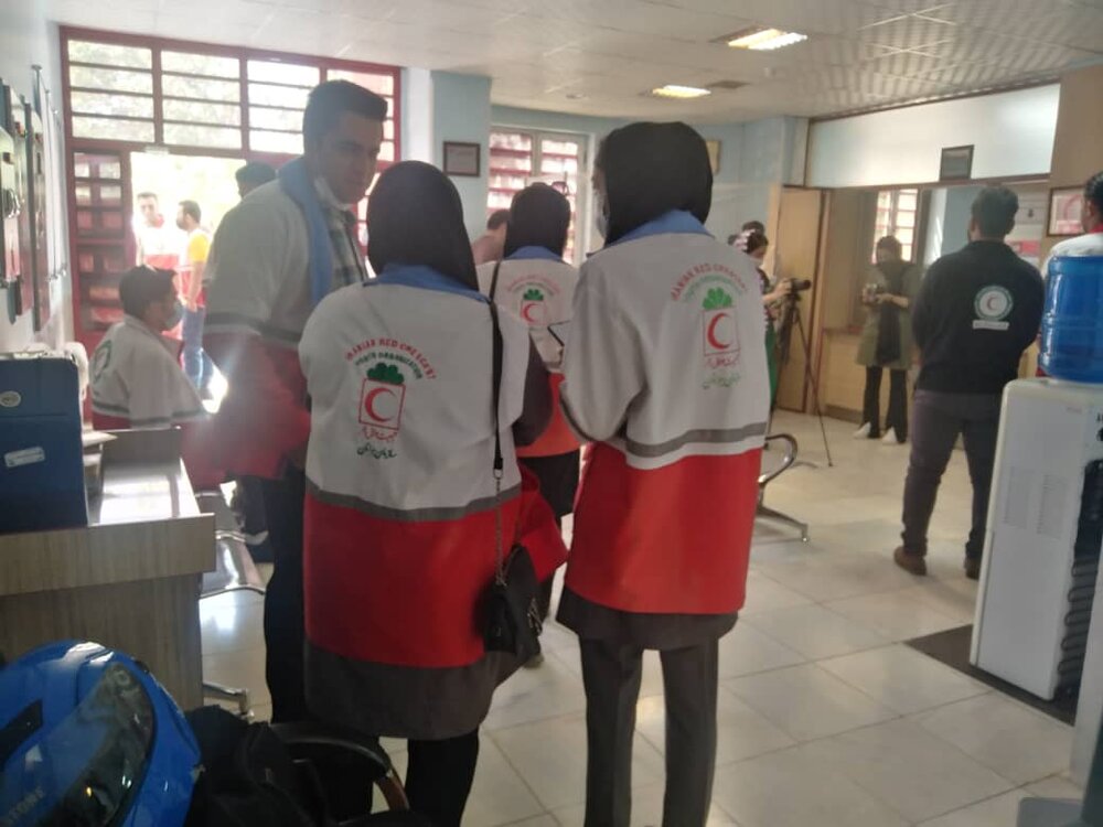 شرکت اعضاء جوانان جمعیت هلال احمر سیرجان در پویش اهداء خون