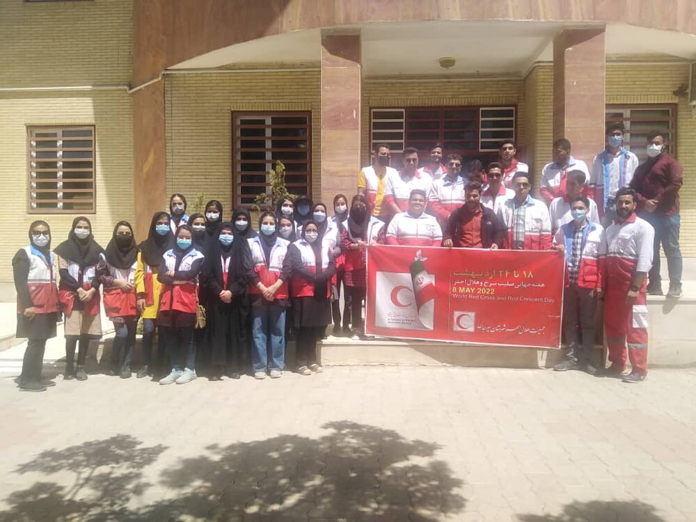 شرکت اعضاء جوانان جمعیت هلال احمر سیرجان در پویش اهداء خون