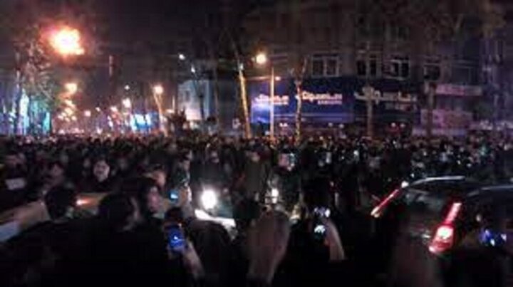تجمعات اعتراضی علیه گرانی و درگیری در برخی شهرهای کشور