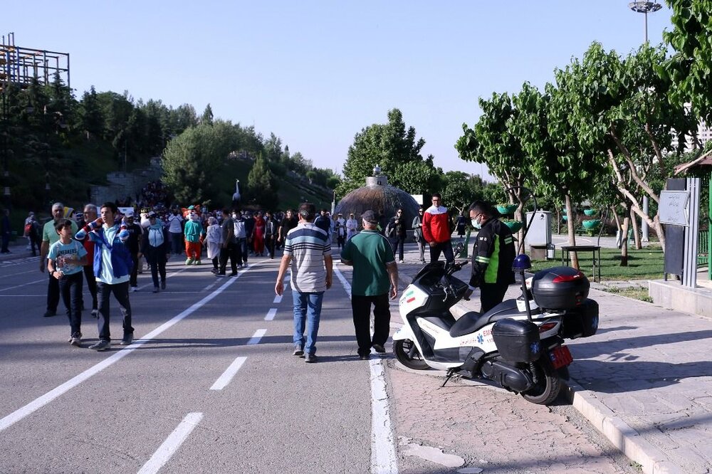 استقرار نیروهای اورژانس تهران در بزرگترین پیاده روی خانوادگی