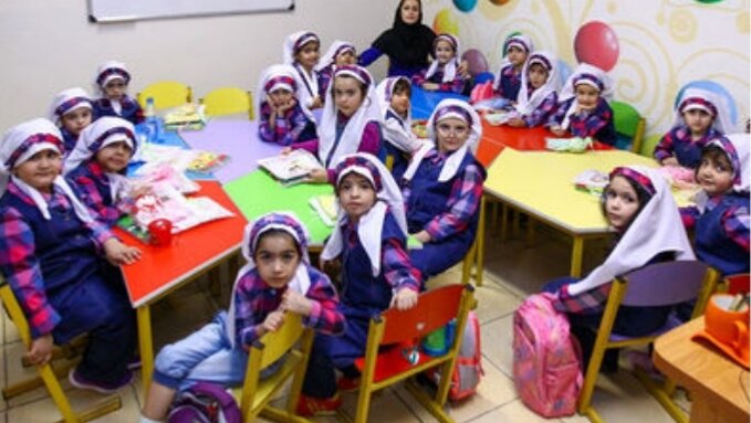 فرم مدارس در کرمان ساماندهی و سامانۀ نظارت بر تولید لباس دانش‌آموزی فعال می شود