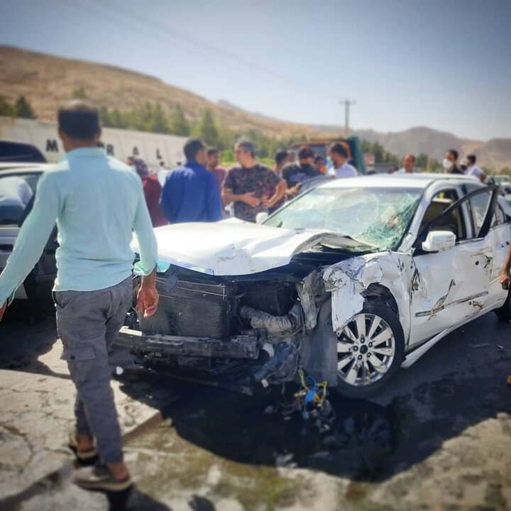سه مجروح در تصادف خودرو با کامیون در شهر کرمان 