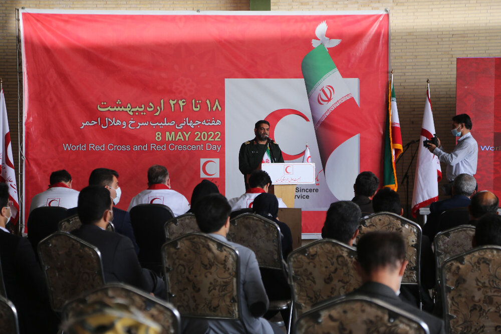 هلال احمر در یکصد سال گذشته همواره پای کار خدمت به مردم بوده است