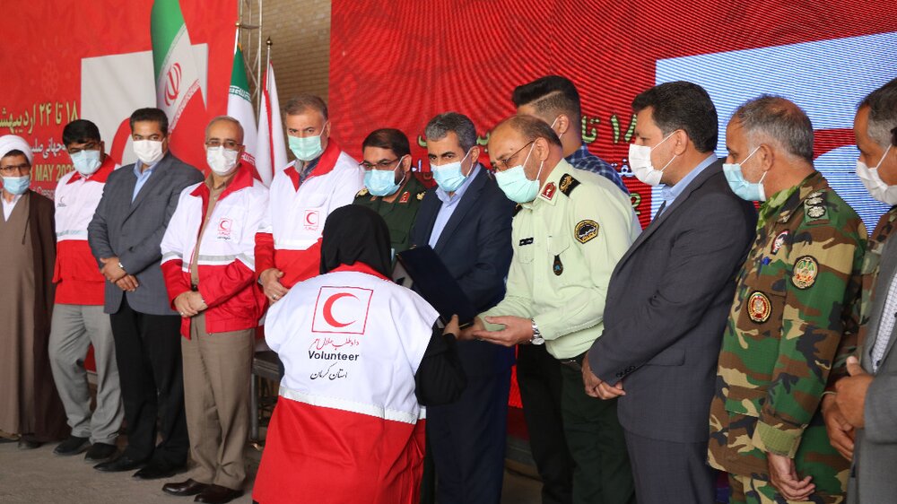 هلال احمر در یکصد سال گذشته همواره پای کار خدمت به مردم بوده است