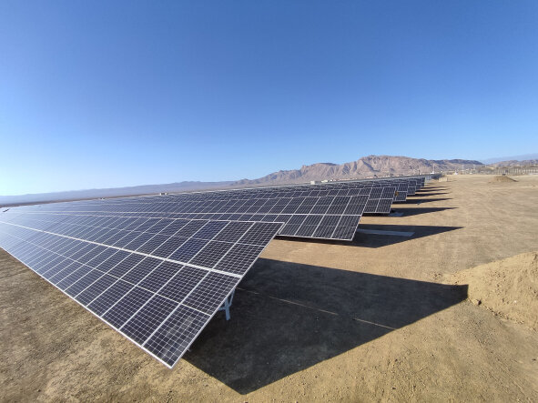 افتتاح نیروگاه ۱۰ مگاواتی خورشیدی در اسفندقه