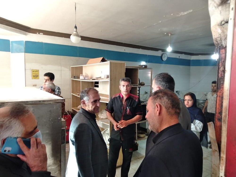 بازدید سرزده فرماندار شهرستان سیرجان از واحدهای تولید نان فانتزی