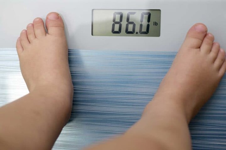 آنچه والدین باید درباره رفتار با کودکان دارای اضافه وزن بدانند