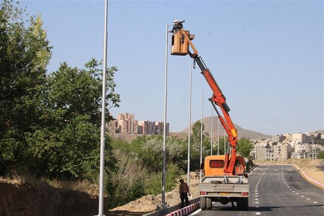 اجرای پروژه روشنایی بلوار اتصال میدان لیلاخ به تقاطع سنجرخان در سنندج