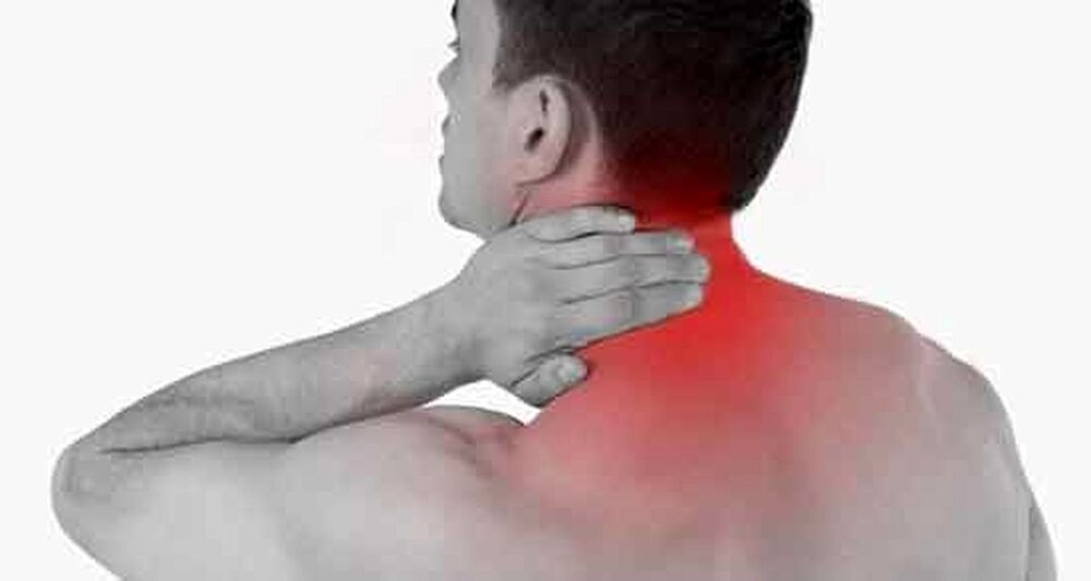 دلیل و درمان درد گرفتگی عضلات گردن و شانه