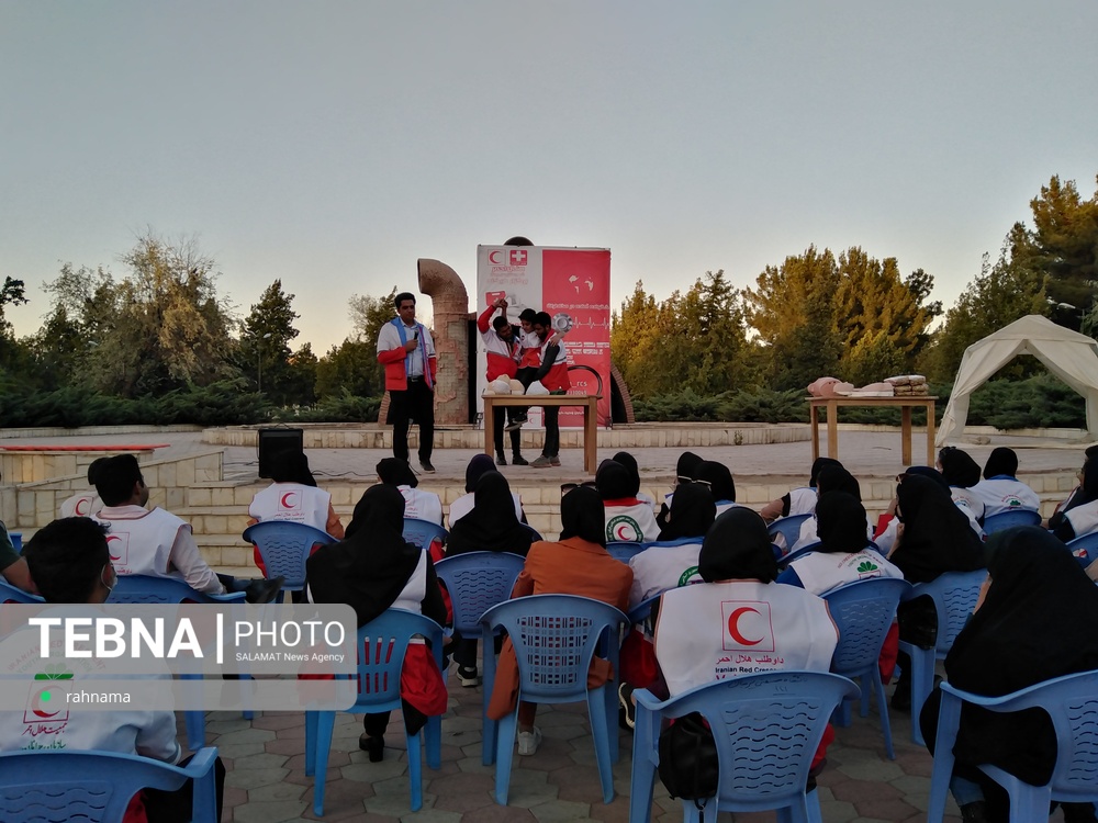 برگزاری دوره بازآموزی امداد و کمک های اولیه جمعیت هلال احمر سیرجان