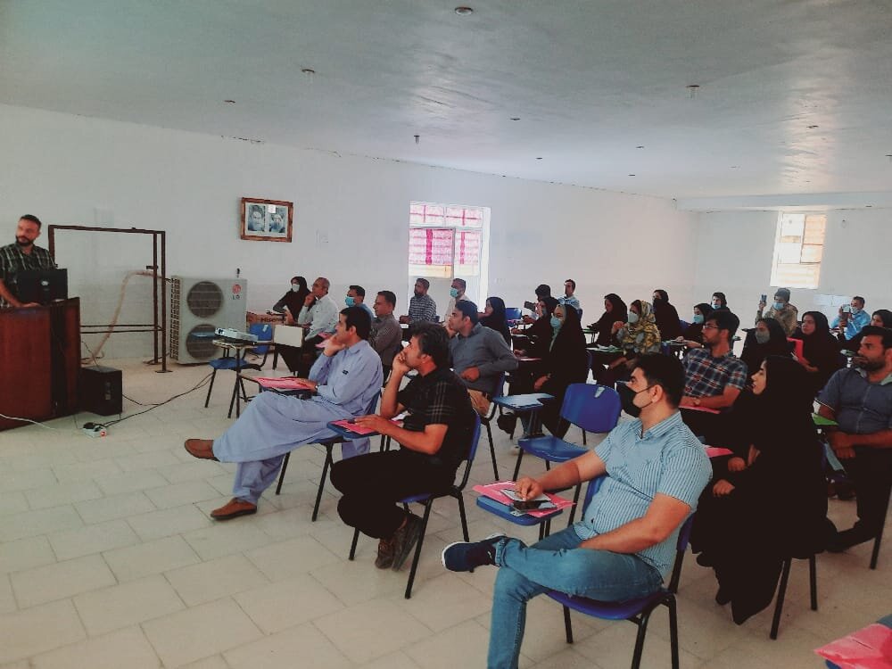 برگزاری کارگاه بازآموزی مسئولین فنی فروشندگی های سموم در جنوب کرمان 