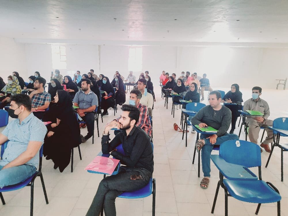 برگزاری کارگاه بازآموزی مسئولین فنی فروشندگی های سموم در جنوب کرمان 