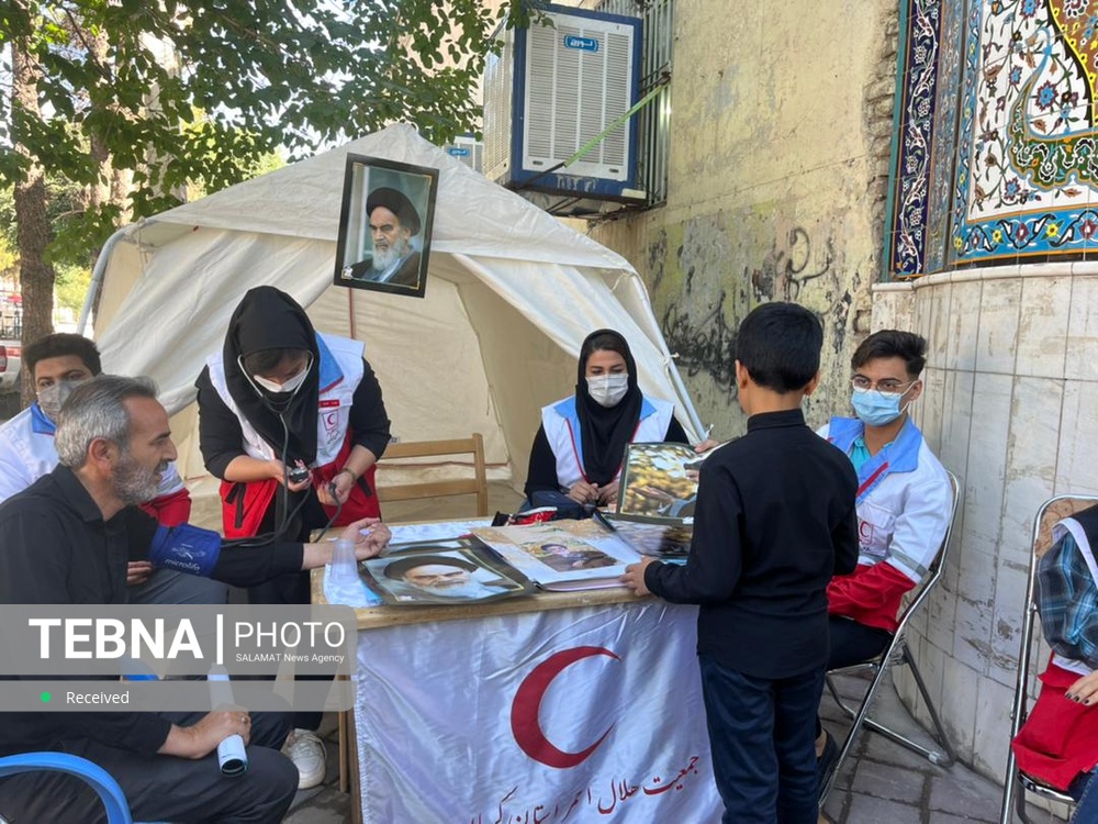 برپایی ایستگاه سلامت توسط جوانان هلال احمر سیرجان در مراسم سالگرد ارتحال امام خمینی(ره)