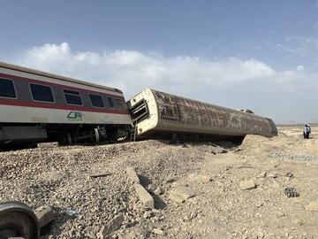 نخستین تصاویر ازخارج شدن ریل قطارمشهد-یزد