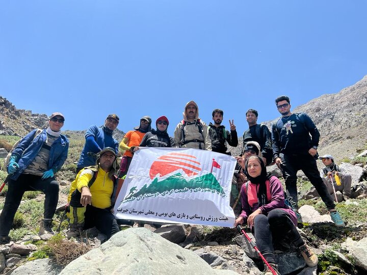 صعود کمیته کوهنوردی جیرفت به بام استان کرمان